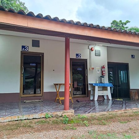 Chattong Resort Трат Екстериор снимка
